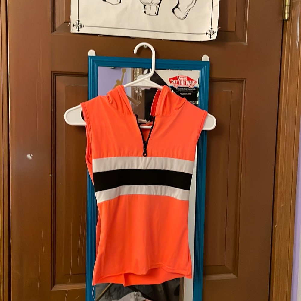 Sleeveless muscle shirt with hood